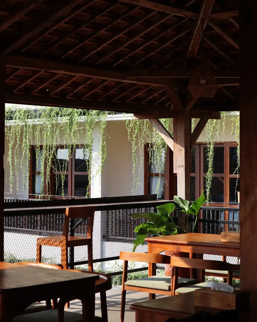 A quiet table under the Joglo, looking out to the rooms